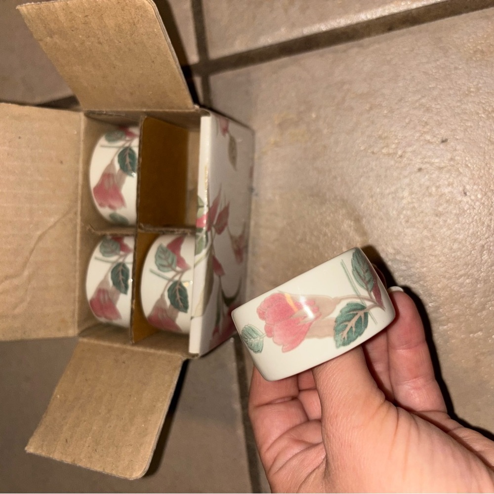 Mikasa Continental Silk Flowers F3003 Porcelain Napkin Rings Set of 4